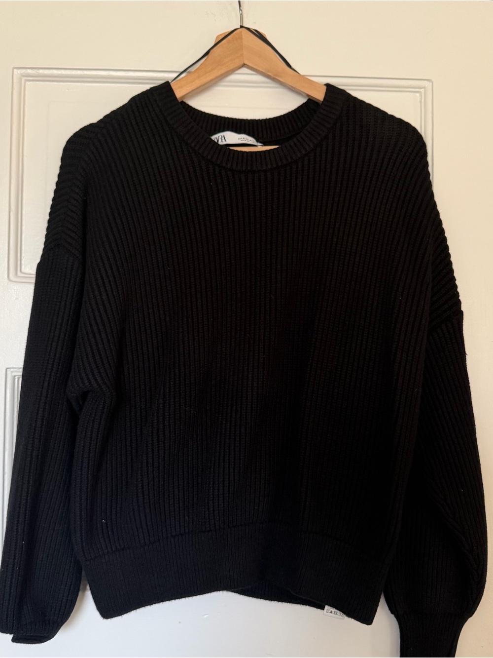 ZARA BLACK SWEATER